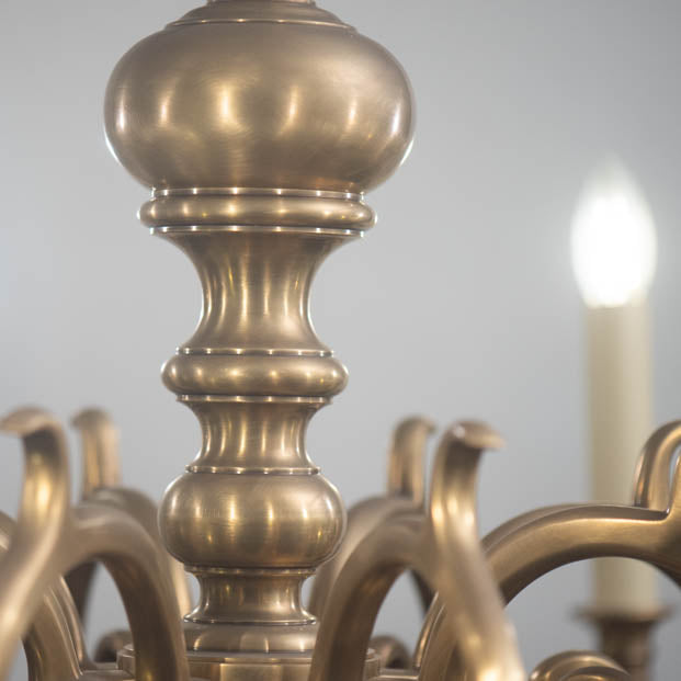 Large Williamsburg Chandelier in Antique Brass