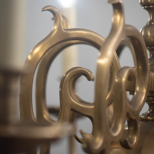 Large Williamsburg Chandelier in Antique Brass